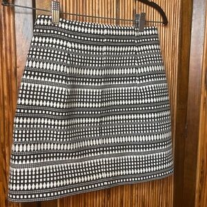 Zara women’s mini skirt. textured black & white pattern. Nwt, high waist